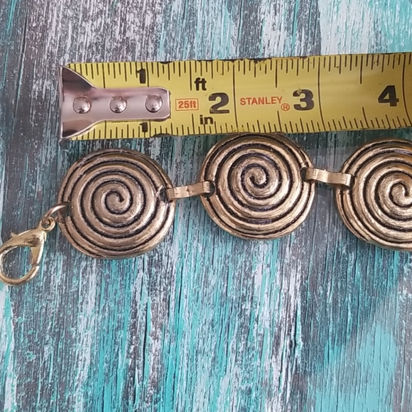 Gold Swirl Circle Belt - Picture 2 of 3